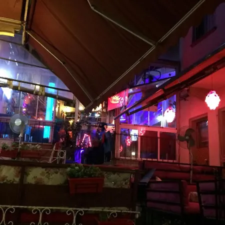 Cezayir Butik فندق مبيت وإفطار *